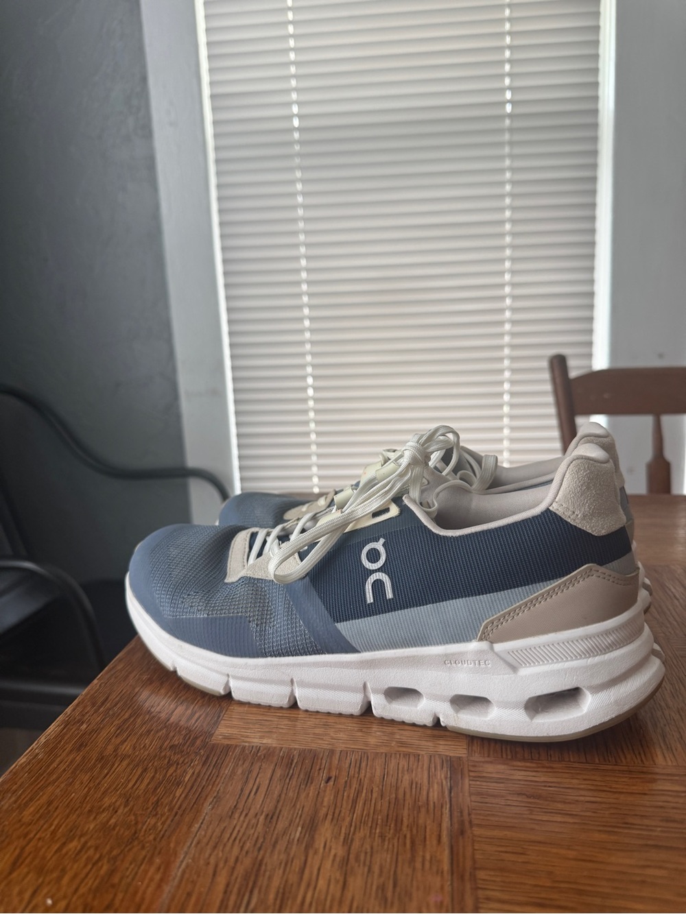 On Running women’s mesh color block sneakers